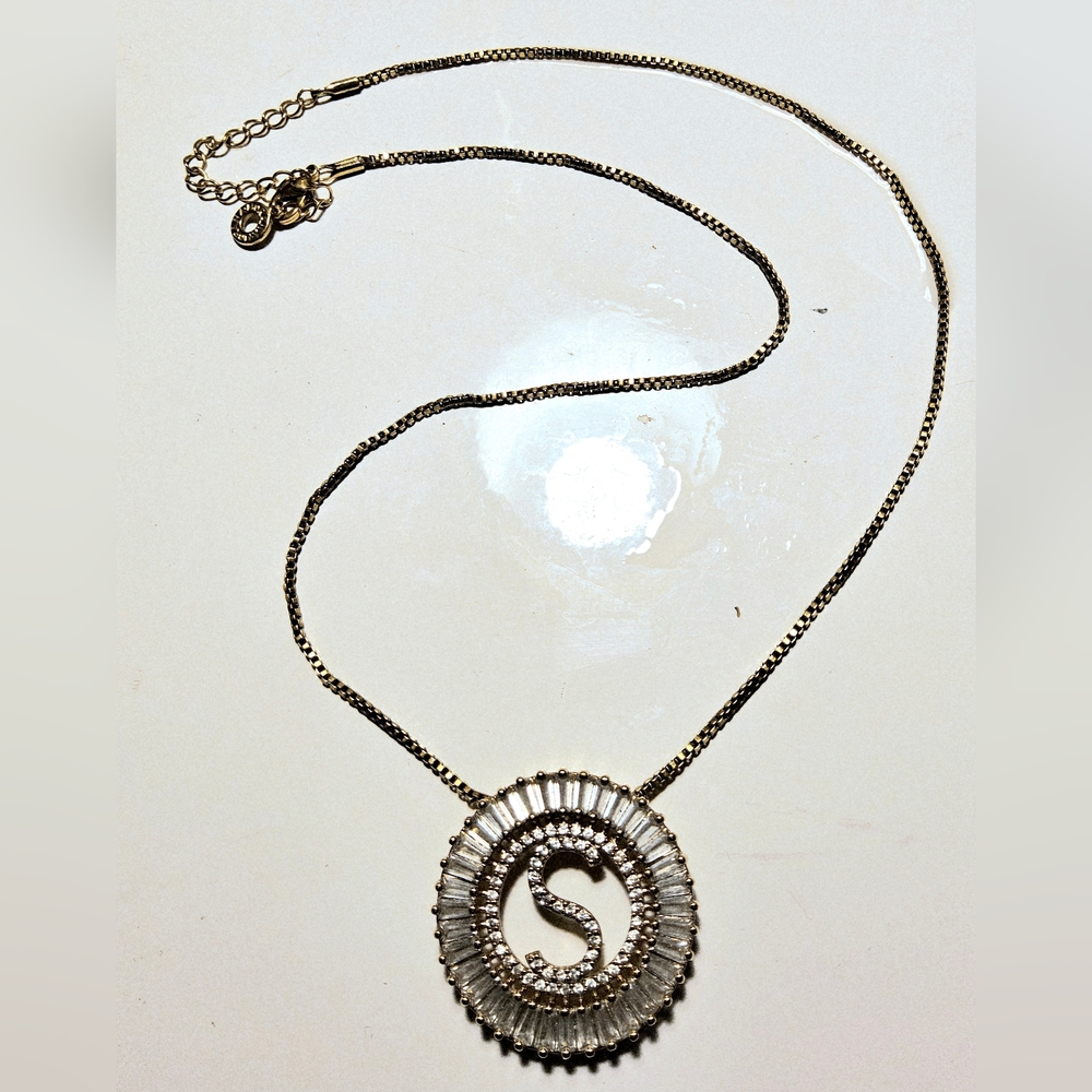 Elegant Gold and Silver Necklace with Crystal Accents
